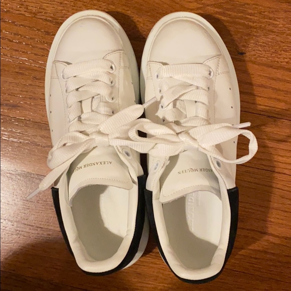 Alexander McQueen
Leather Platform Sneakers